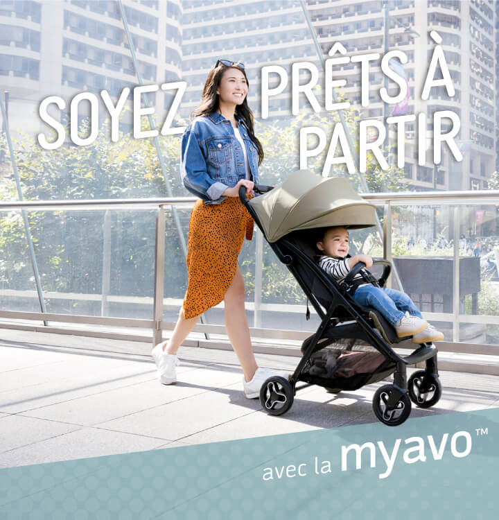 Maman et bébé marchant dans la ville de Graco Myavo avec le texte Ready, Set, Go.